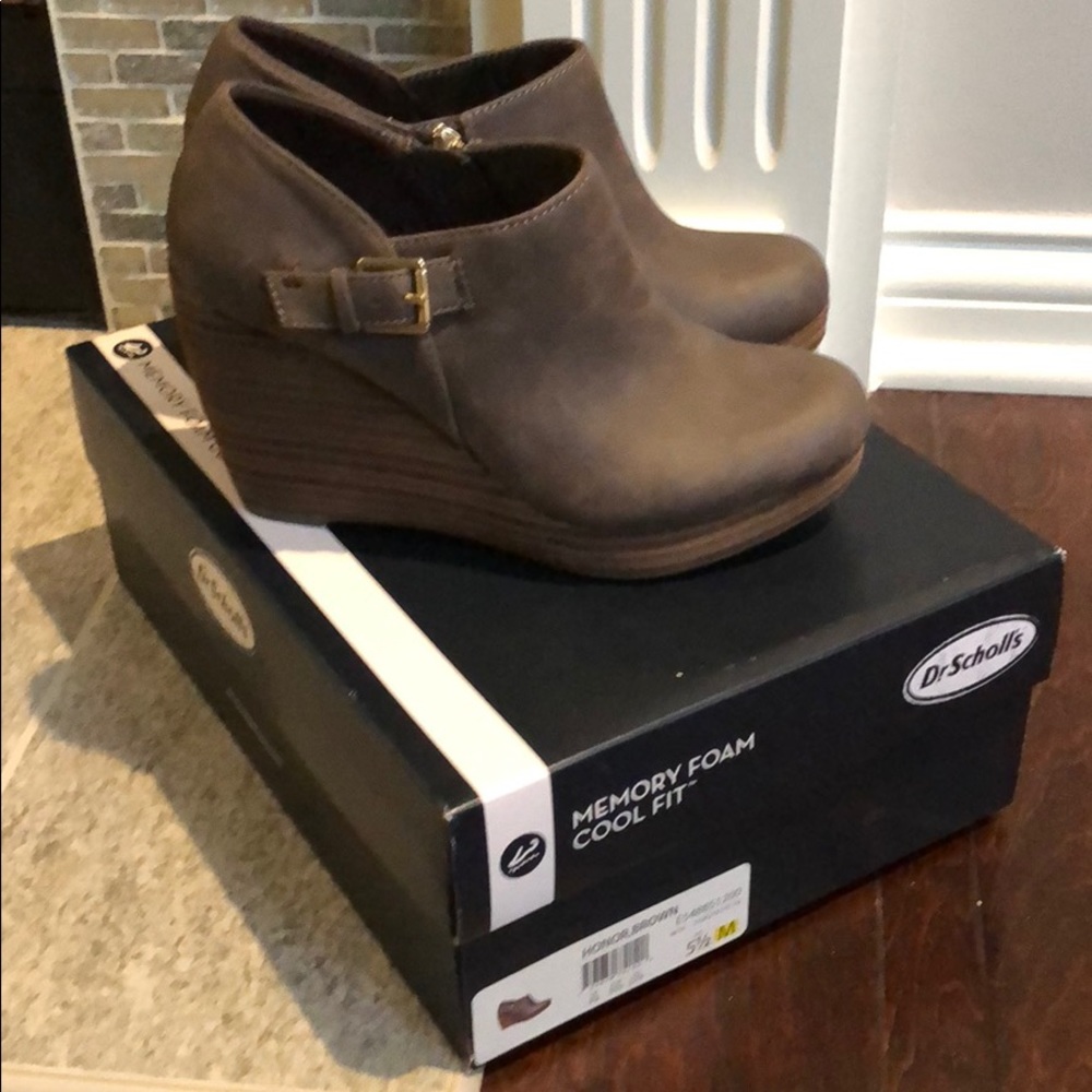 Dr. Scholl’s Comfort Brown Wedge